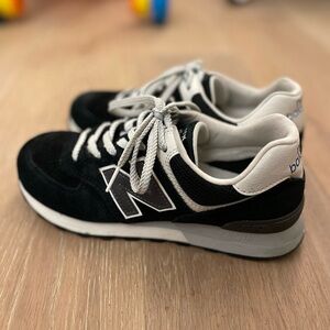 New Balance 574 black suede white outsole in pristine condition